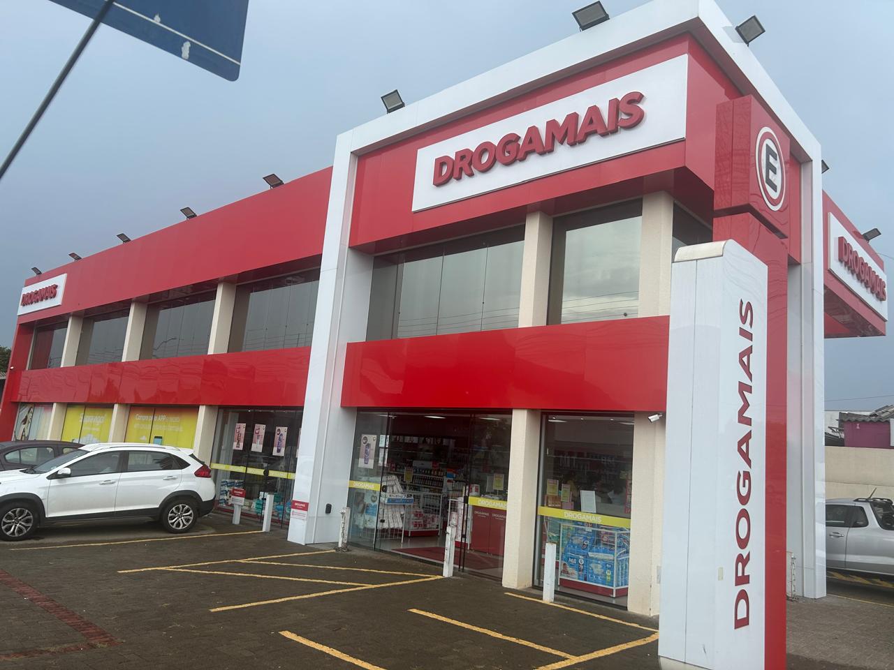 Fachada da Farmácia Droga Mais Cascavel